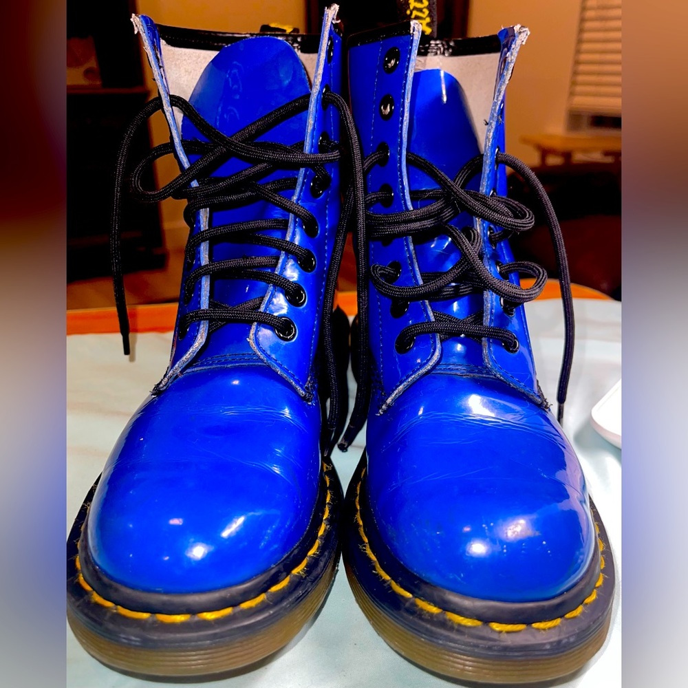 Dr. Doc Martens 1460 Original Blue Patent Leather Air Wair Combat Boots Size 6.